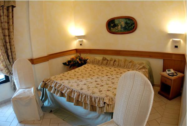Hotel Pace San Giovanni Rotondo Oda fotoğraf