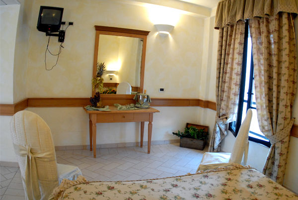 Hotel Pace San Giovanni Rotondo Oda fotoğraf